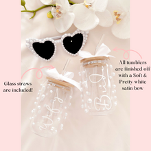 Load image into Gallery viewer, personalised bride bridesmaid glass tumbler with pearls