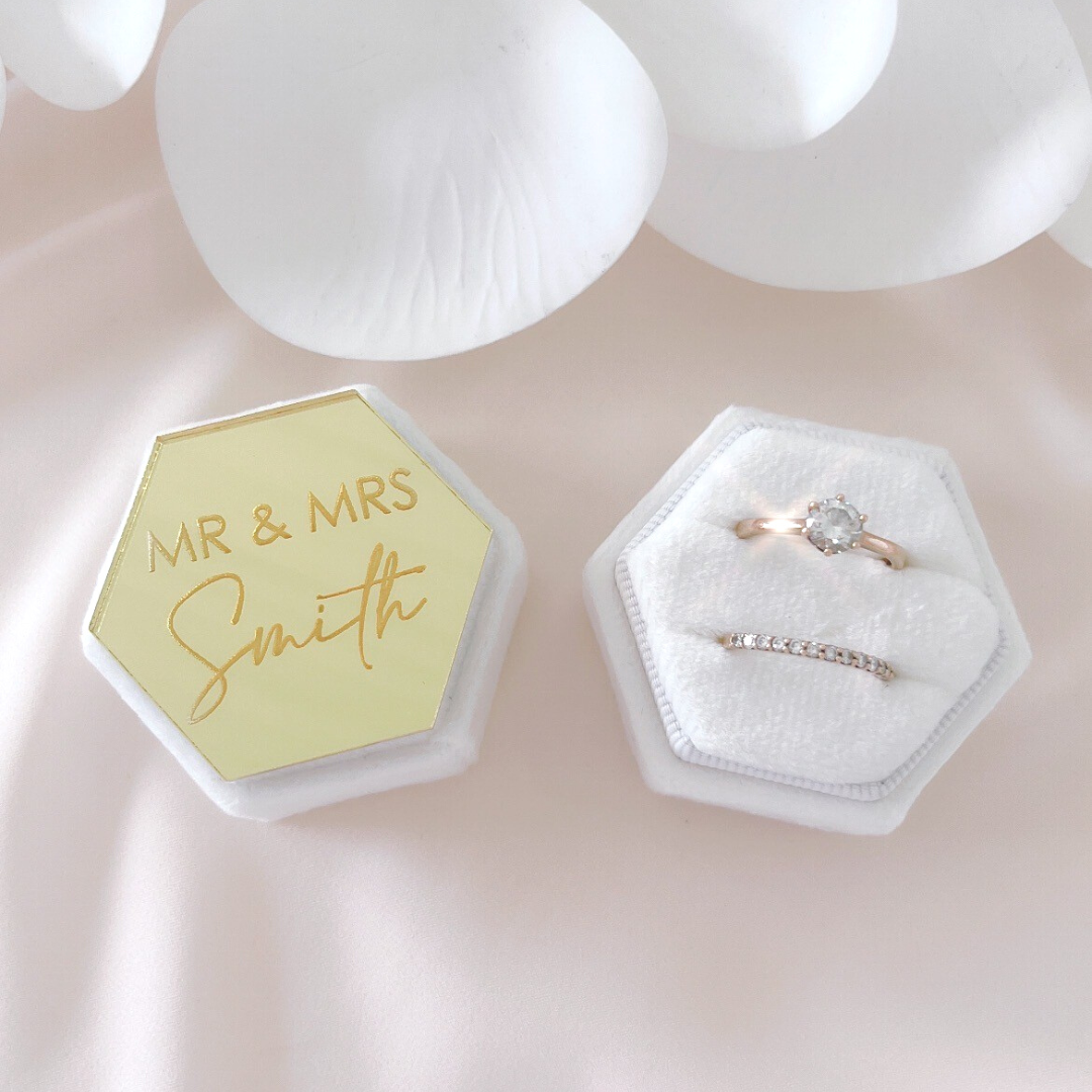 Velvet wedding ring box | Honestweddingadvice.com